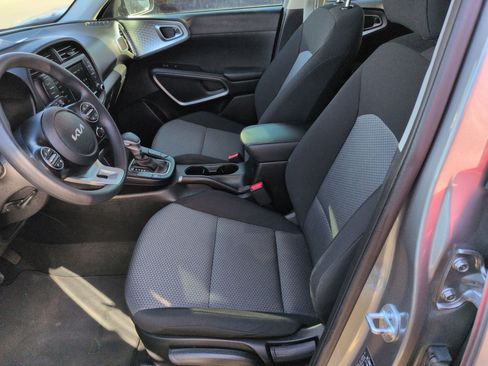 Certified 2023 Kia Soul LX w/ LX Technology Package image 16