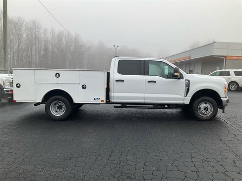 New 2026 Ford F350 XL w/ XL Chrome Package image 4