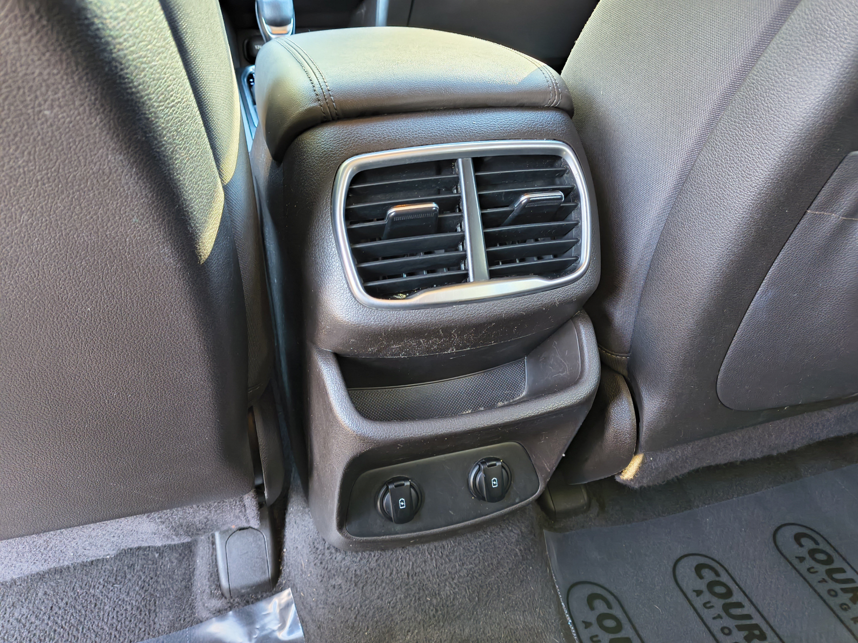 Used 2020 Hyundai Santa Fe SEL FWD image 14