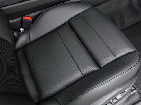 Certified 2025 Porsche Cayenne image 36