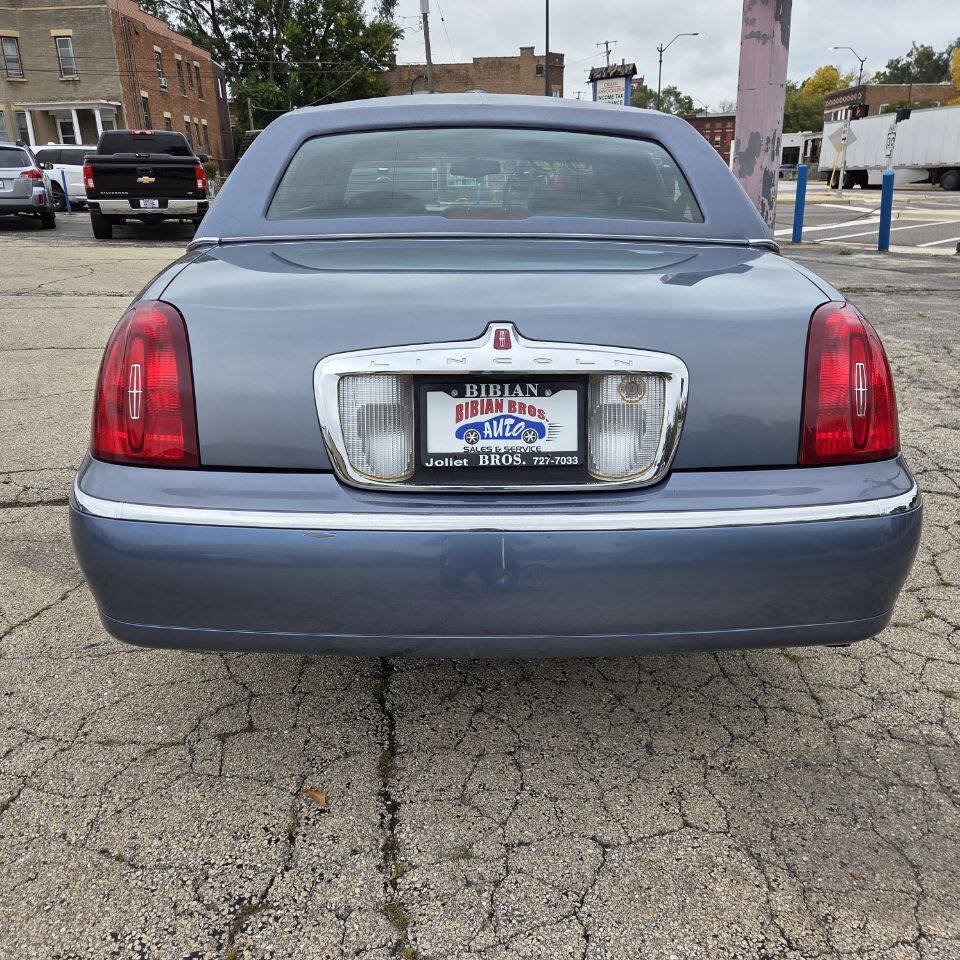 Used 2000 Lincoln Town Car Signature RWD image 7