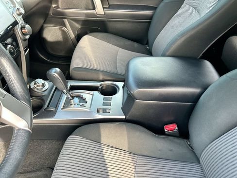 Used 2022 Toyota 4Runner SR5 AWD/4WD image 28