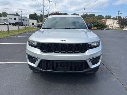 New 2025 Jeep Grand Cherokee Limited w/ Black Appearance Package AWD/4WD image 2