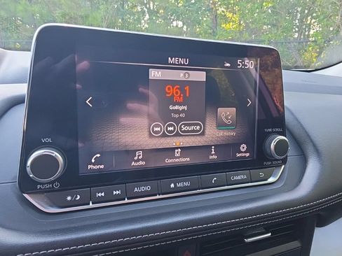 Certified 2025 Nissan Rogue SV FWD image 22