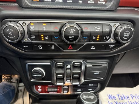 Used 2022 Jeep Wrangler Unlimited Rubicon w/ LED Lighting Group image 19