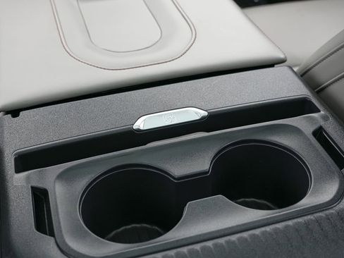 Certified 2025 Ford Expedition Active image 18