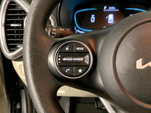 Used 2025 Kia Soul LX w/ LX Technology Package FWD image 18