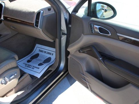 Used 2011 Porsche Cayenne Turbo AWD/4WD image 11