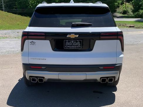 Used 2025 Chevrolet Traverse LT w/ Sun and Wheel Package FWD image 3
