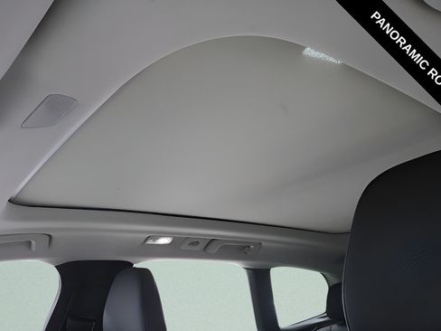 Used 2025 Volvo XC60 B5 Plus w/ Protection Package Premier AWD/4WD image 19