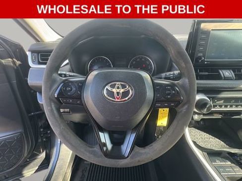 Used 2020 Toyota RAV4 LE FWD image 15
