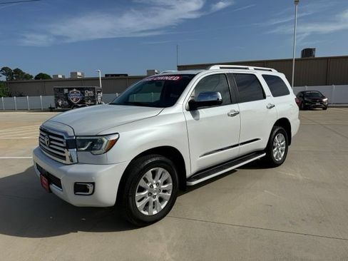 Used 2022 Toyota Sequoia Platinum AWD/4WD image 8