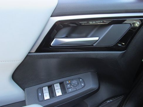 New 2025 Mitsubishi Outlander SE image 11