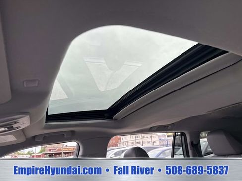 Used 2020 Toyota Highlander XLE AWD/4WD image 23