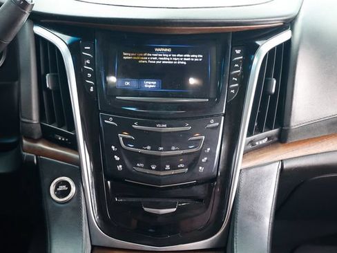 Used 2018 Cadillac Escalade Premium Luxury RWD image 39