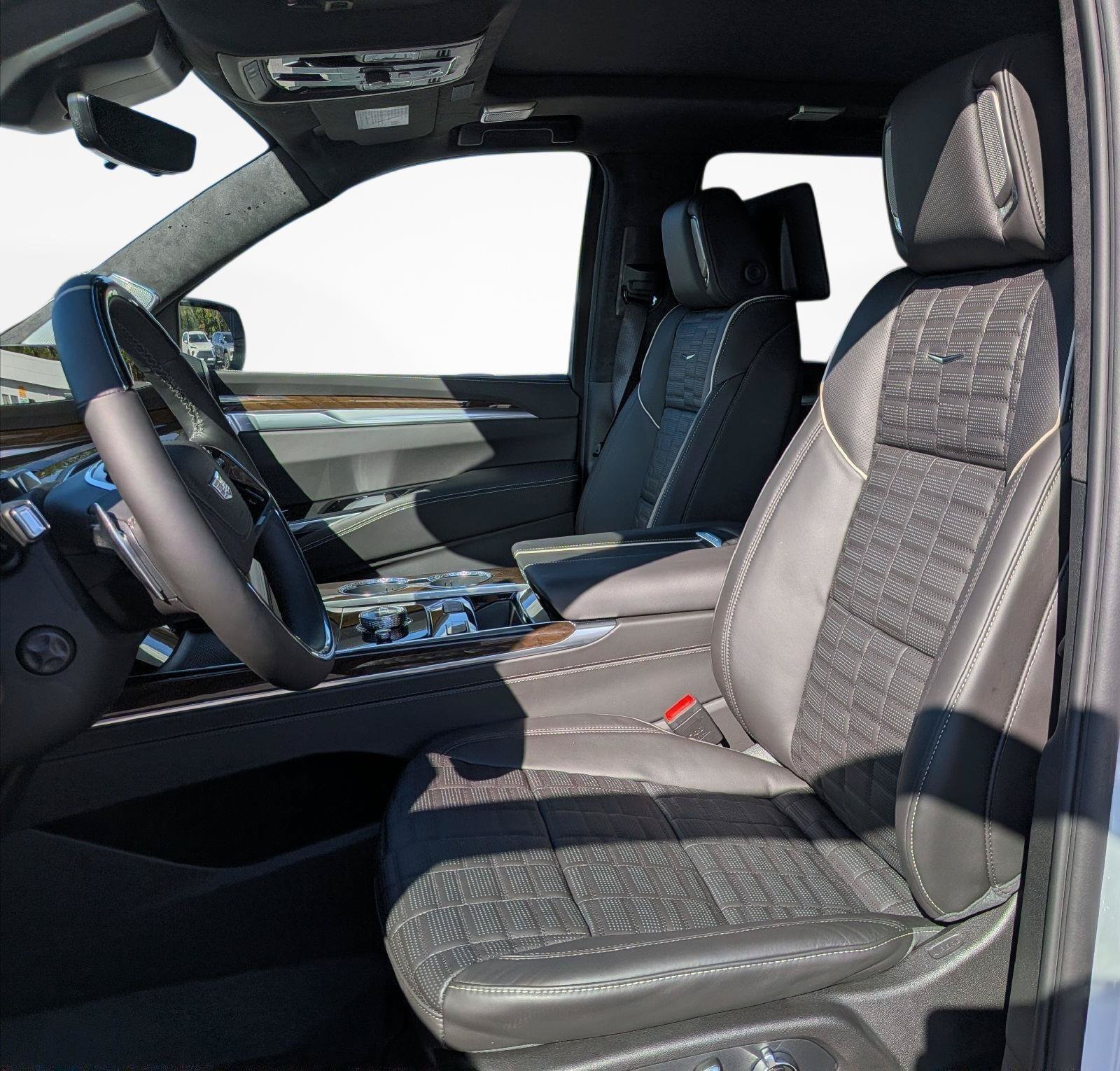 New 2026 Cadillac Escalade Platinum Sport w/ LPO, ONYX Package AWD/4WD image 11