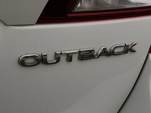 Used 2019 Subaru Outback 2.5i Limited w/ Protection Package #1 AWD/4WD image 9