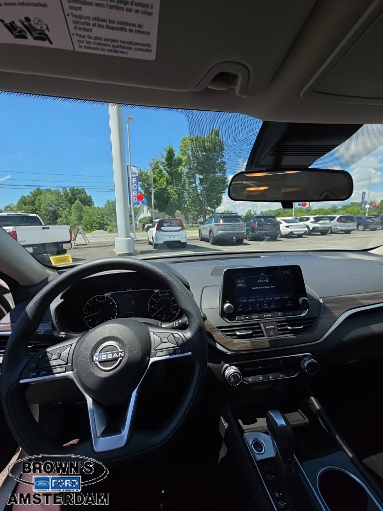 Used 2023 Nissan Altima 2.5 SV FWD image 2