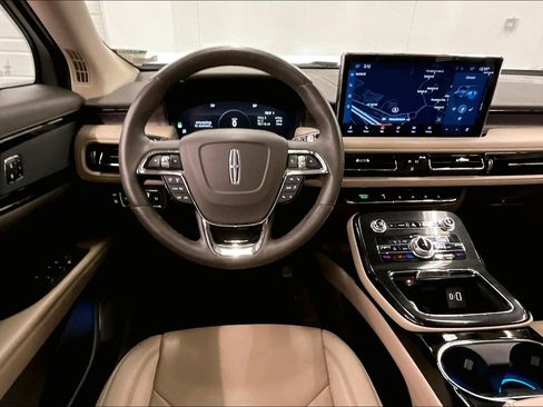 Used 2023 Lincoln Nautilus Reserve AWD/4WD image 6
