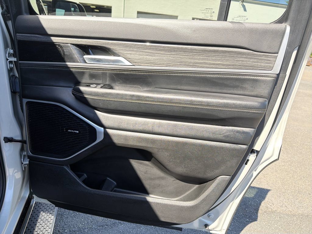 Used 2022 Jeep Wagoneer Series II AWD/4WD image 18
