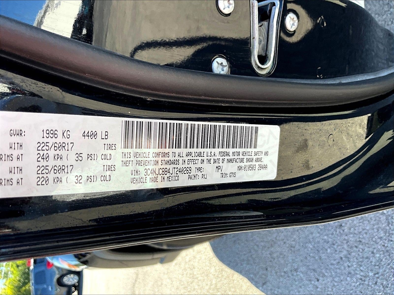 Used 2018 Jeep Compass Latitude w/ Popular Equipment Group FWD image 17