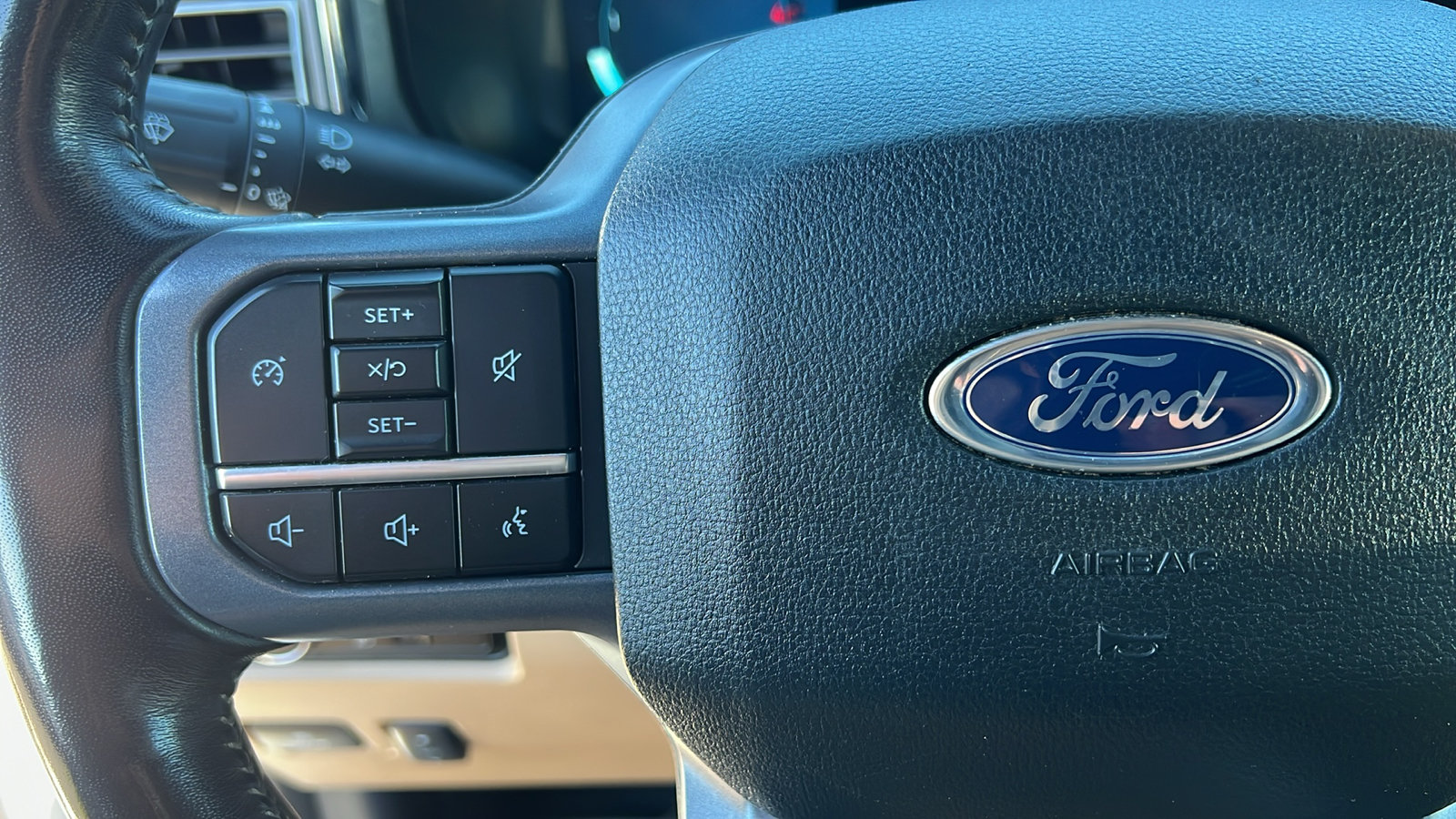 Used 2023 Ford F350 Lariat w/ FX4 Off-Road Package AWD/4WD image 30