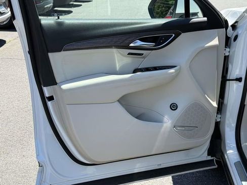 Certified 2022 Buick Envision Avenir w/ Technology Package II AWD/4WD image 8
