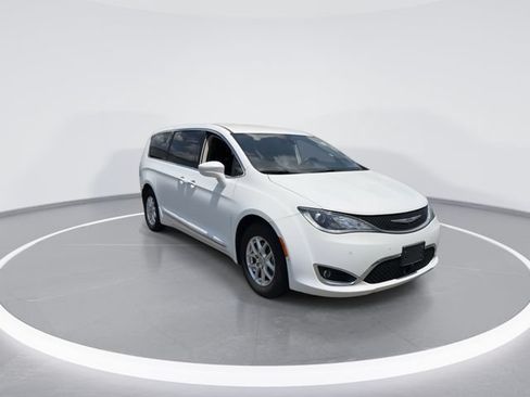 Used 2020 Chrysler Pacifica Touring w/ Advanced Safetytec Group FWD image 2