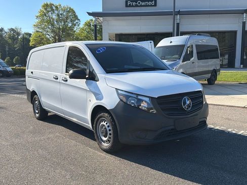 Used 2023 Mercedes-Benz Metris image 1