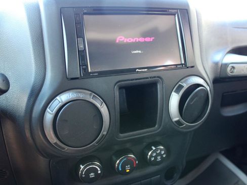Used 2015 Jeep Wrangler Unlimited Sport AWD/4WD image 30