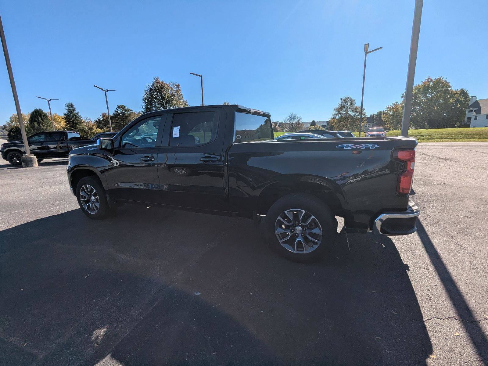 Used 2023 Chevrolet Silverado 1500 LT AWD/4WD image 4