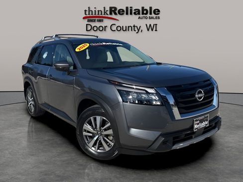 Used 2025 Nissan Pathfinder SL AWD/4WD image 8
