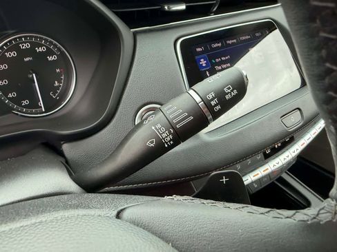 Used 2022 Cadillac XT4 Luxury w/ Cold Weather Package AWD/4WD image 33