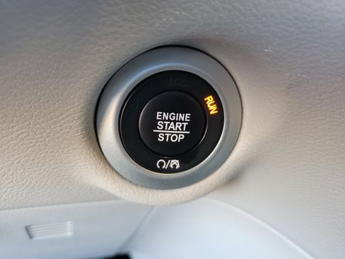Used 2023 Chrysler Pacifica Touring-L FWD image 20