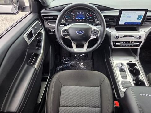 Certified 2024 Ford Explorer XLT RWD image 15