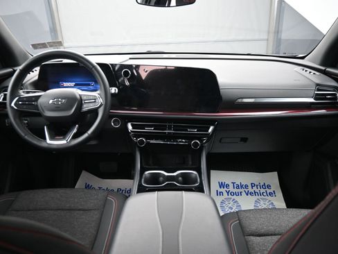Used 2024 Chevrolet Traverse Z71 AWD/4WD image 19