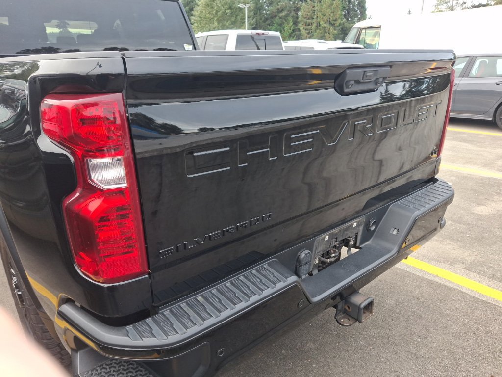Used 2021 Chevrolet Silverado 2500 LT w/ Midnight Edition AWD/4WD image 10