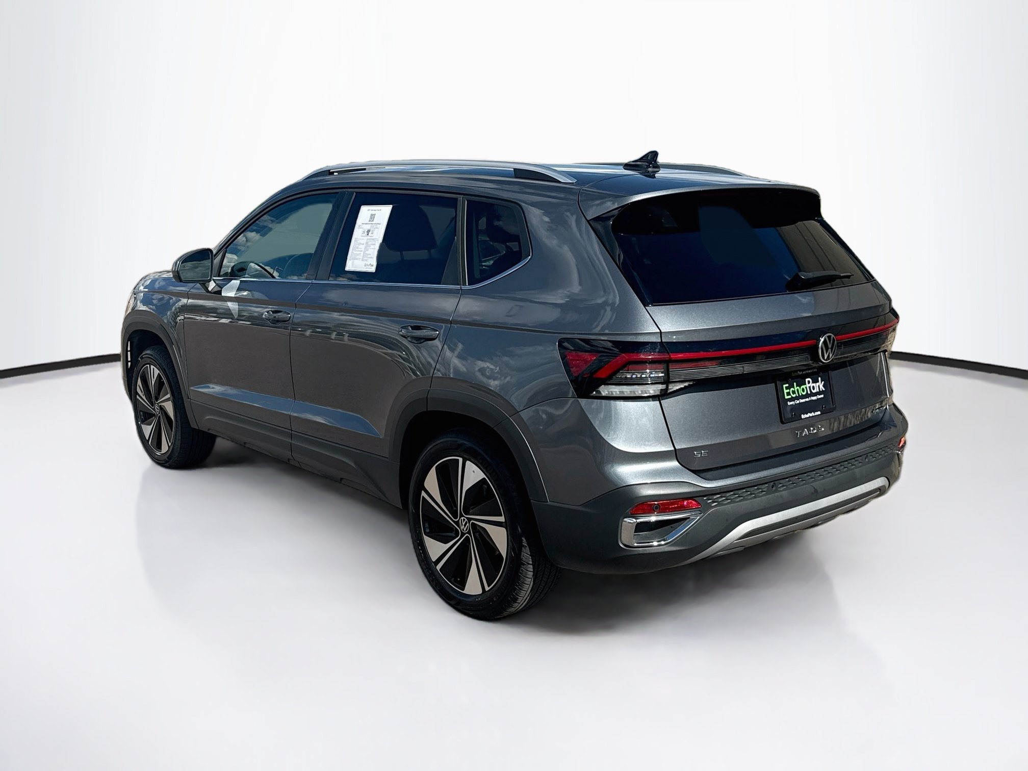 Used 2025 Volkswagen Taos SE AWD/4WD image 5