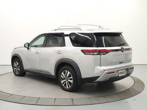 Used 2022 Nissan Pathfinder SL AWD/4WD image 5