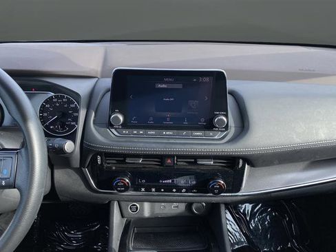 Used 2021 Nissan Rogue SV image 8