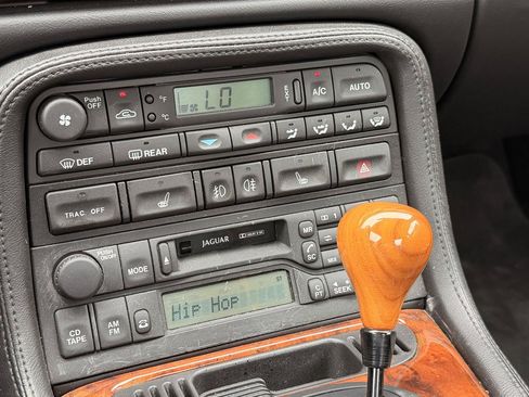 Used 1998 Jaguar XK8 Coupe RWD image 23
