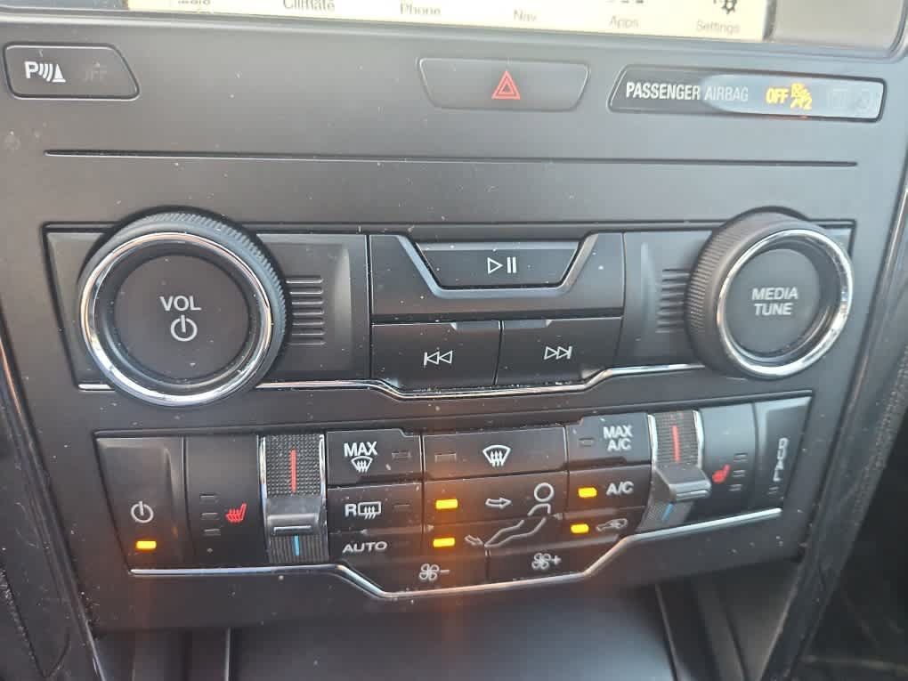 Used 2019 Ford Explorer XLT w/ Equipment Group 201A AWD/4WD image 18