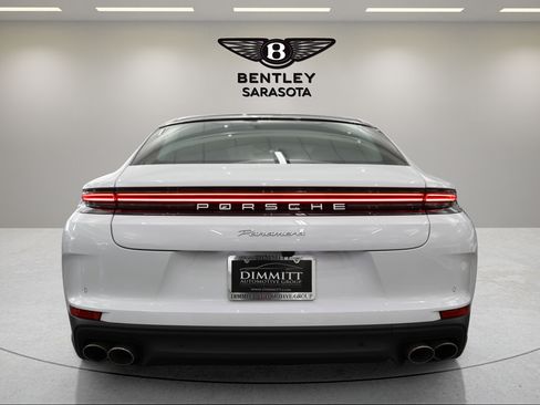 Used 2024 Porsche Panamera image 8