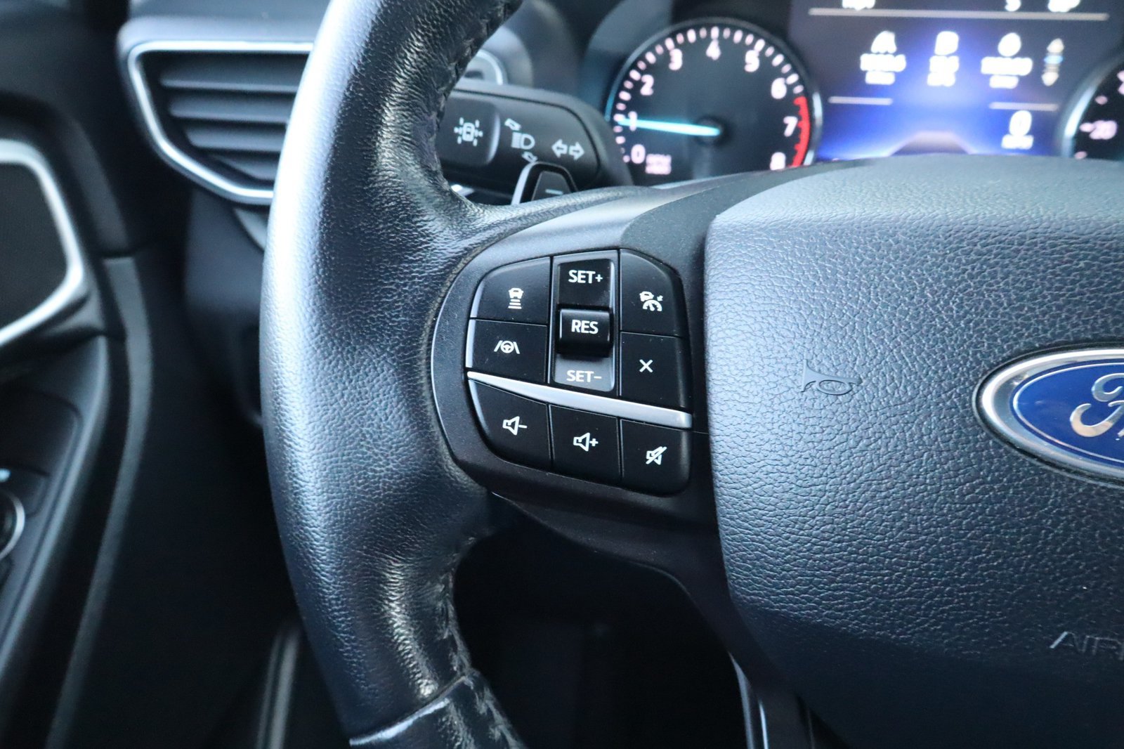 Used 2020 Ford Explorer XLT w/ Equipment Group 202A RWD image 24
