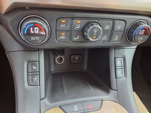 Used 2017 GMC Acadia Denali w/ Technology Package FWD image 9