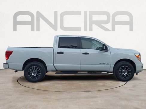 Used 2023 Nissan Titan SV w/ SV Convenience Package image 11