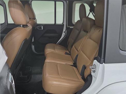 Used 2021 Jeep Wrangler Unlimited Rubicon AWD/4WD image 5