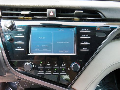 Used 2019 Toyota Camry LE image 29