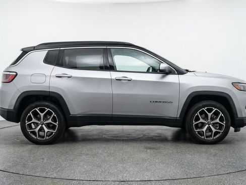 Used 2025 Jeep Compass Limited AWD/4WD image 11