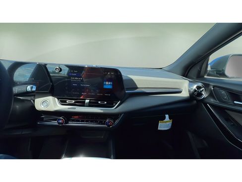 New 2026 Chevrolet Equinox LT w/ Convenience Package II AWD/4WD image 17